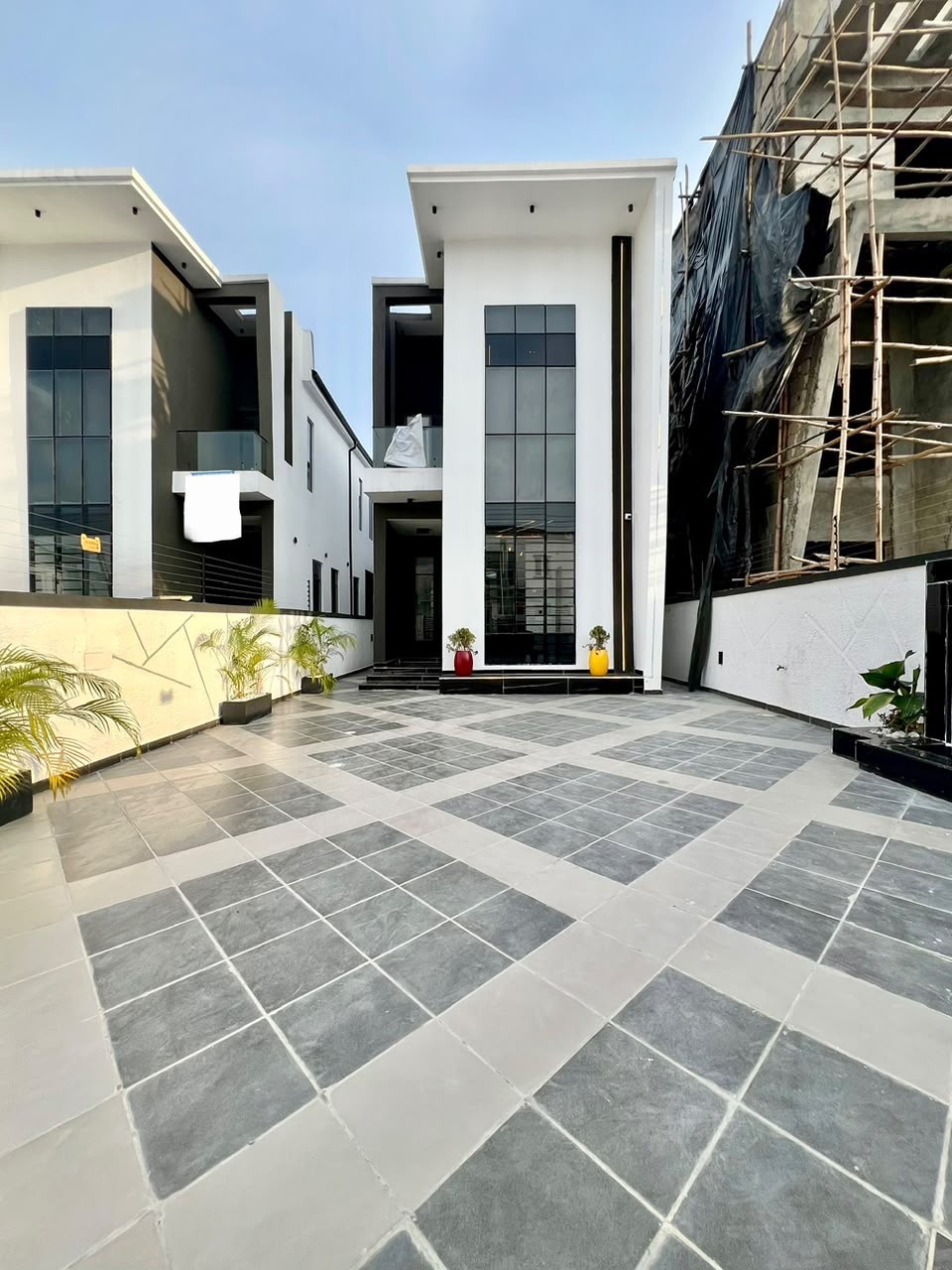5 BEDROOM FULLY DETACHED DUPLEX IKOTA image 2
