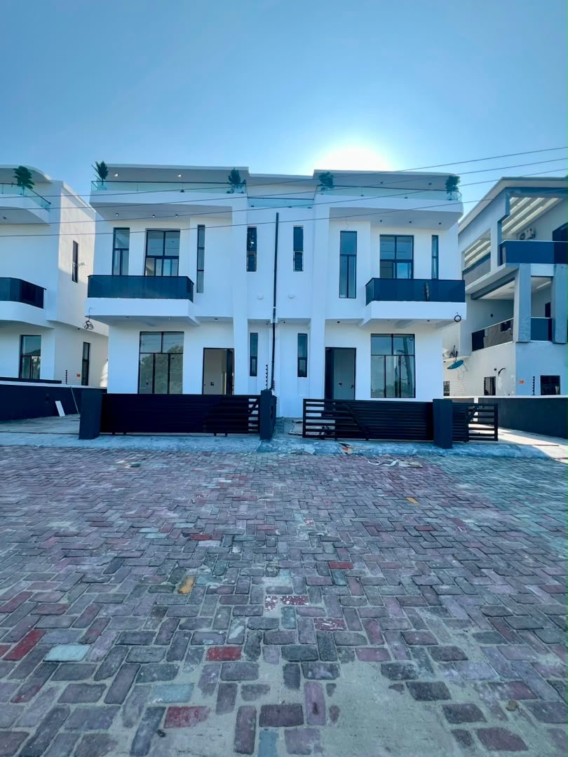 BEAUTIFUL SEMI DETACHED 4 BEDROOM HOME in AJAH, LEKKI