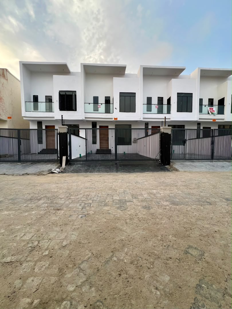 NEATLY FINISHED 4 BEDROOM TERRACE image 2
