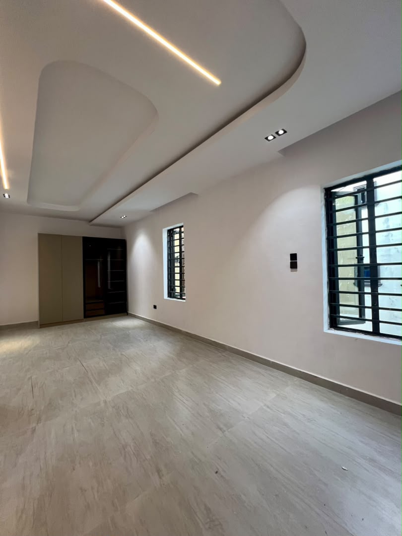DECENTLY BUILT 5 BEDROOM FULLY DETACHED DUPLEX image 13