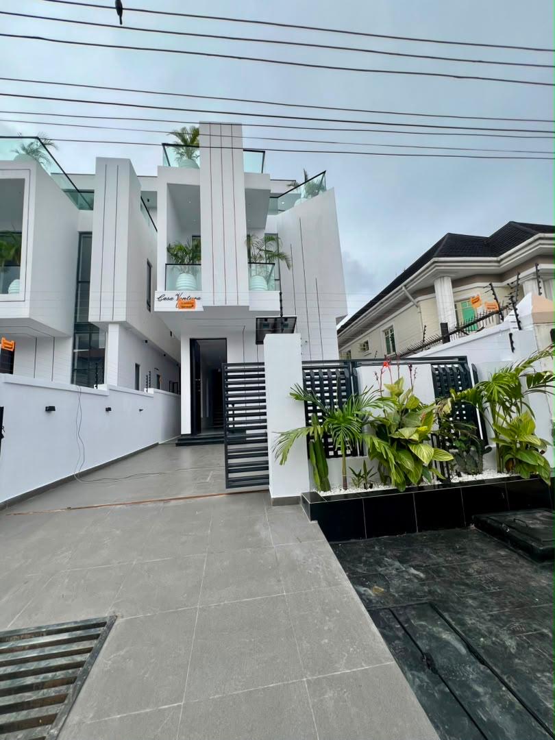 RESPLENDENTLY FINISHED FULLY DETACHED 5 BEDROOM SMART HOME image 2