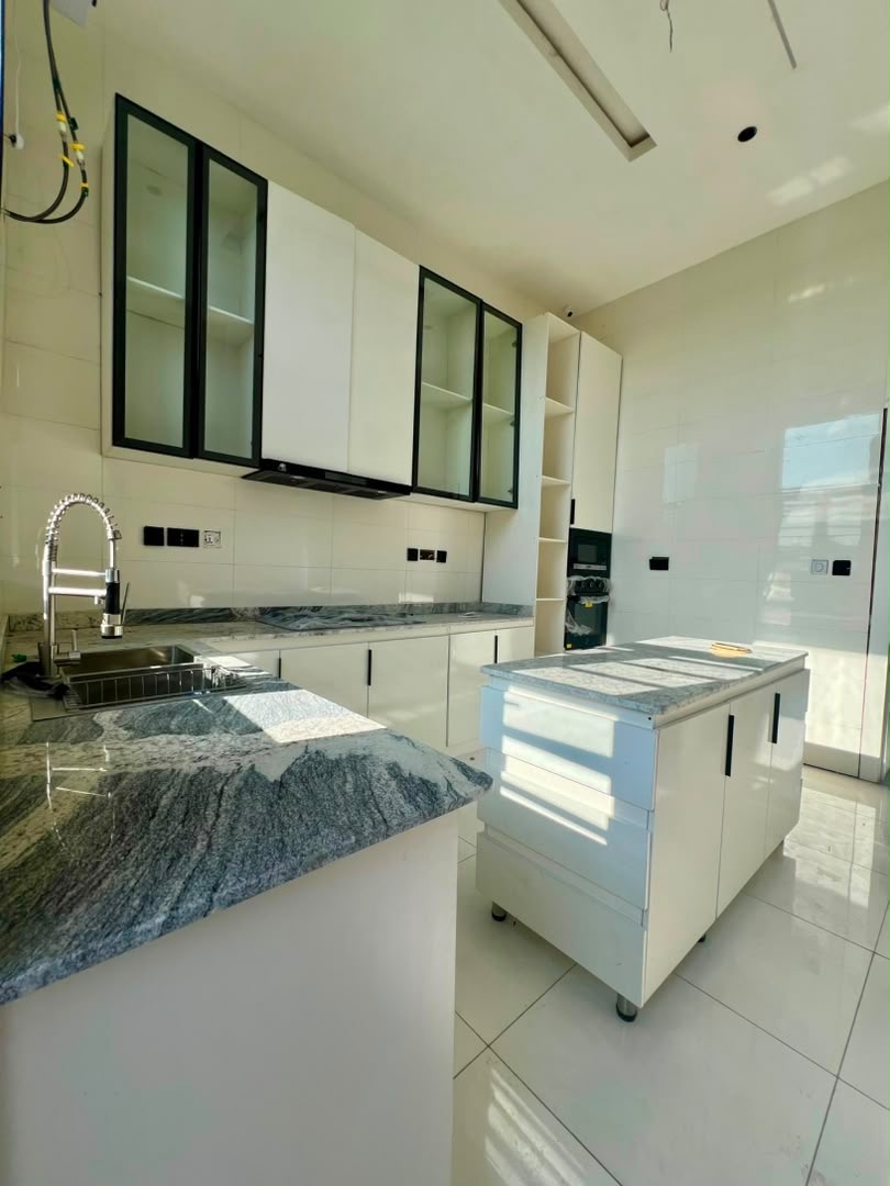 BEAUTIFUL SEMI DETACHED 4 BEDROOM HOME image 13