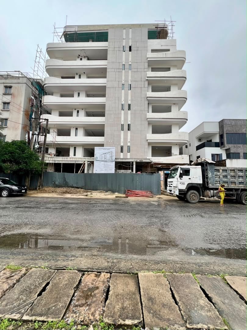 MAGNIFICENTLY BUILT 2 AND 3 BEDROOM APARTMENT in LEKKI, LAGOS