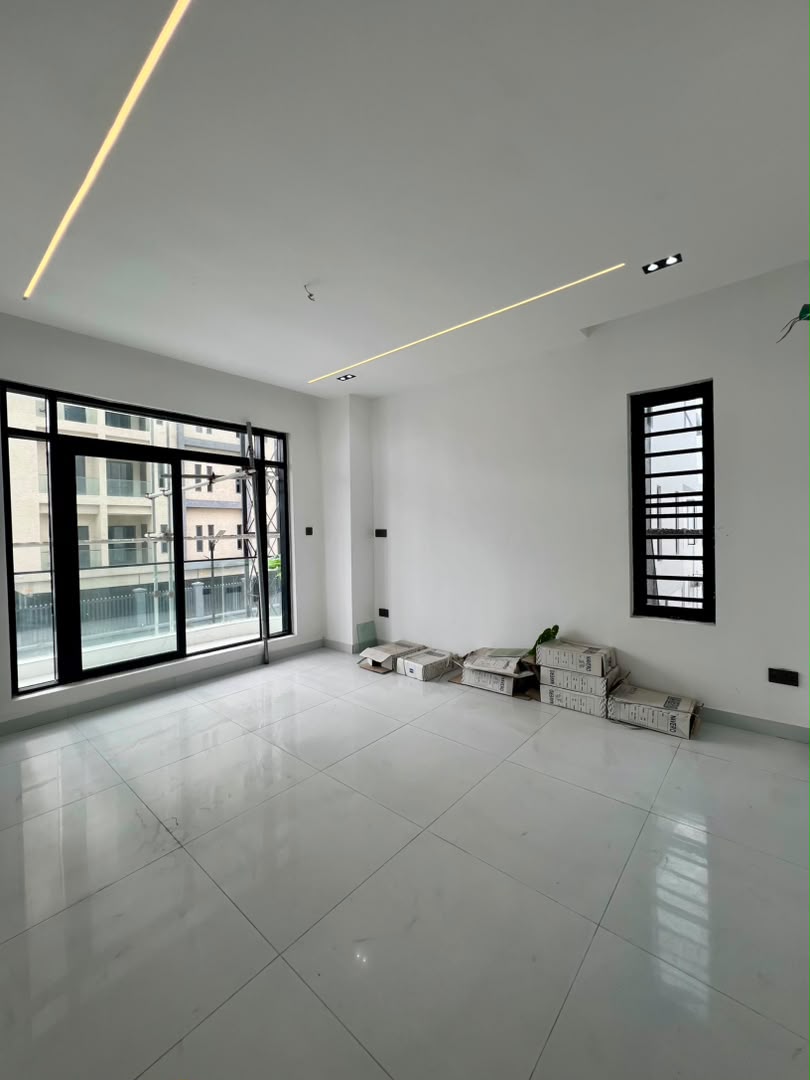 SMARTLY CARVED 1 , 2 AND 3 BEDROOM APARTMENT image 4