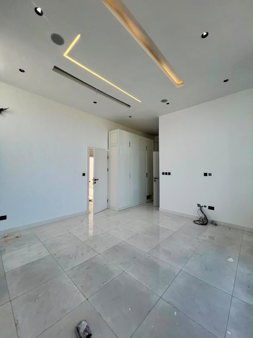 BEAUTIFUL SEMI DETACHED 4 BEDROOM HOME image 11