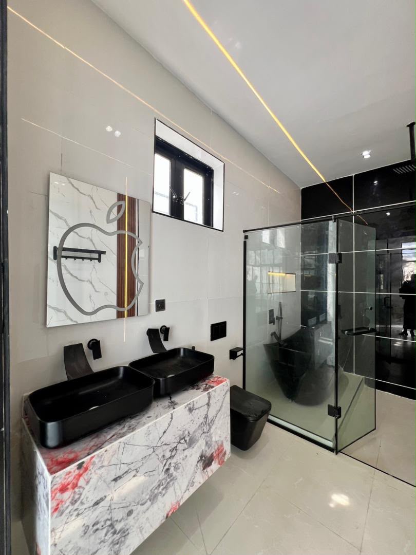 STUNNING 4 BEDROOM DETACHED DUPLEX image 13