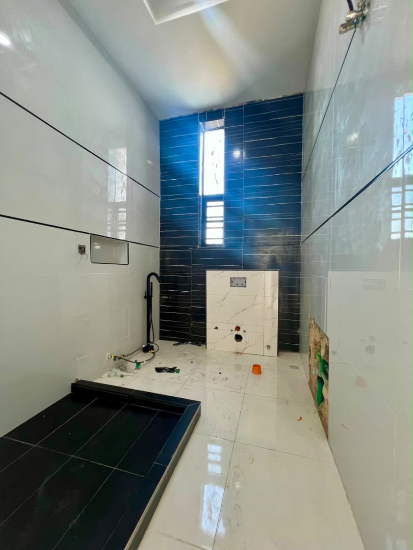 BEAUTIFUL SEMI DETACHED 4 BEDROOM HOME image 8