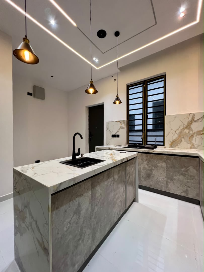 5 BEDROOM FULLY DETACHED DUPLEX IKOTA image 9