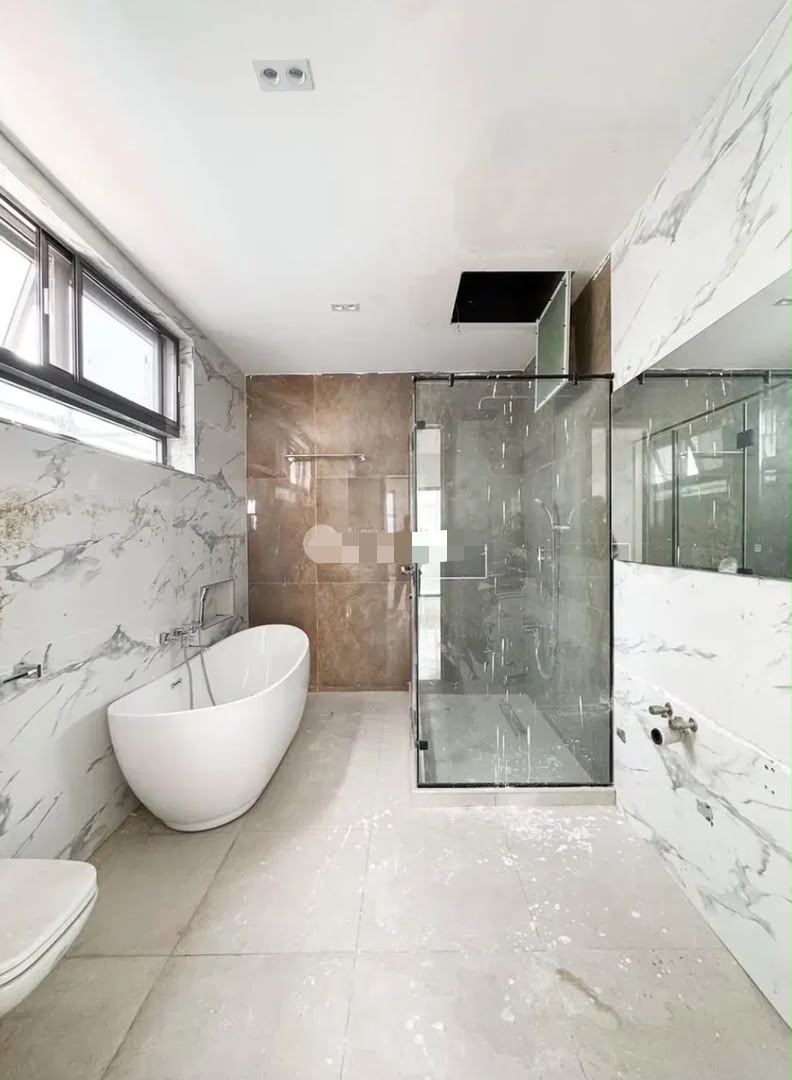 WELL STRUCTURED 6 BEDROOM image 2