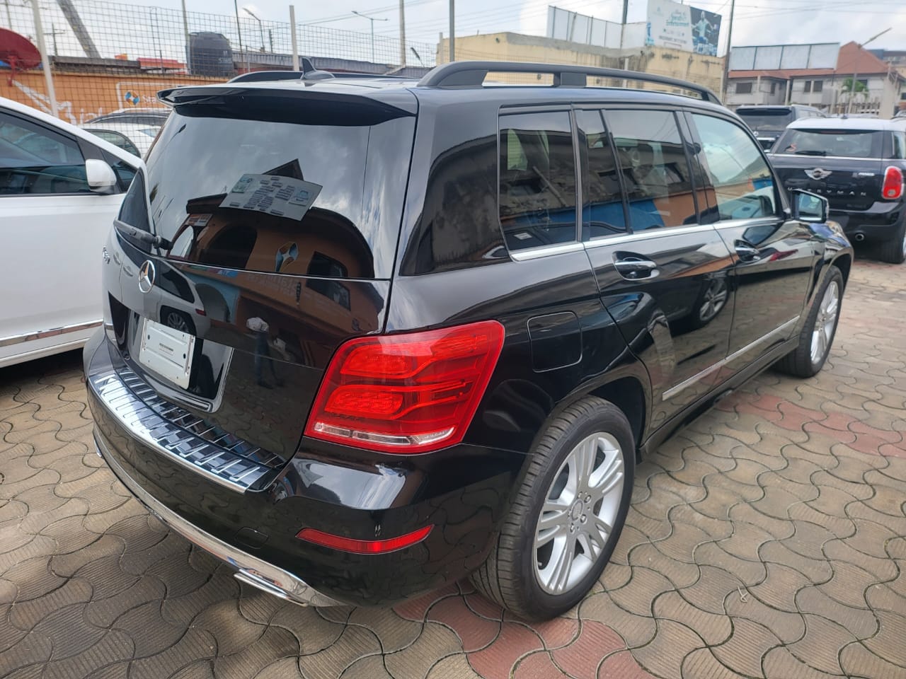 Mercedes Benz GLK350 image 9
