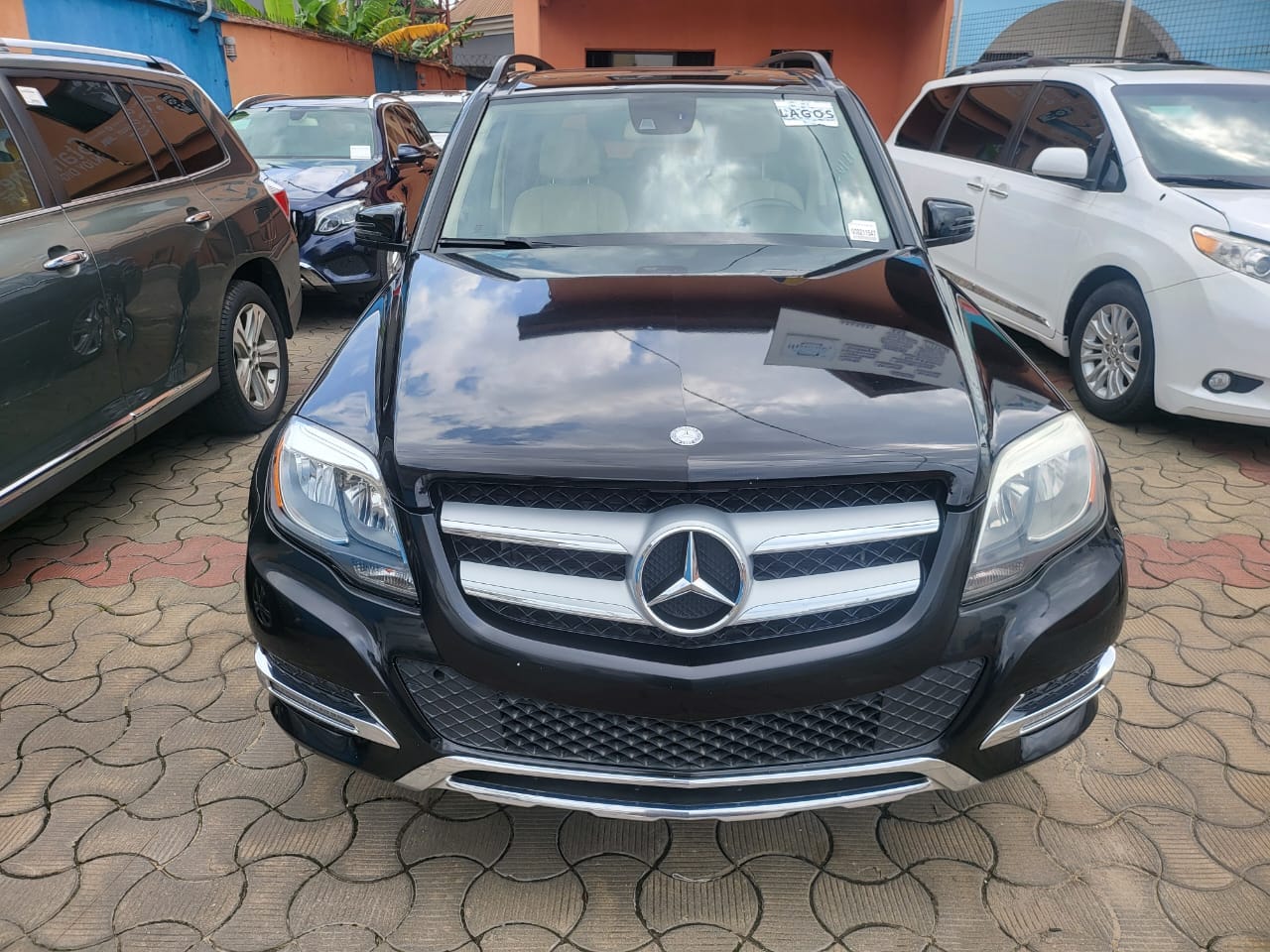 Mercedes Benz GLK350 image 2