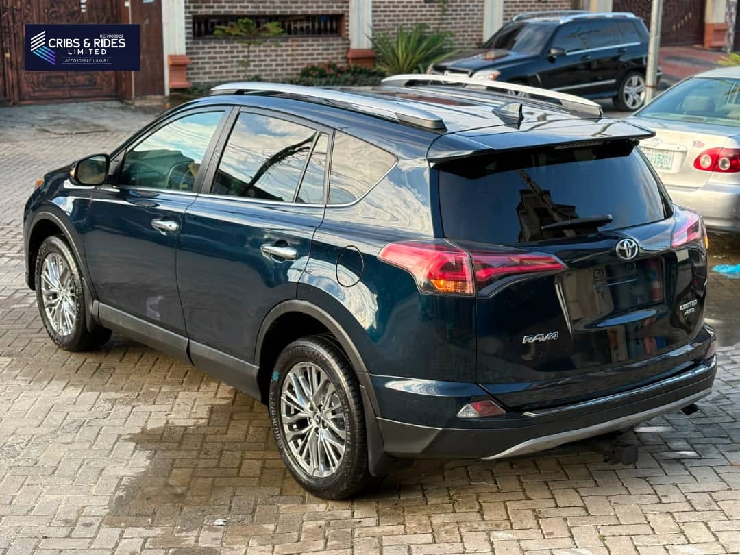 TOYOTA RAV4 (2018) image 7