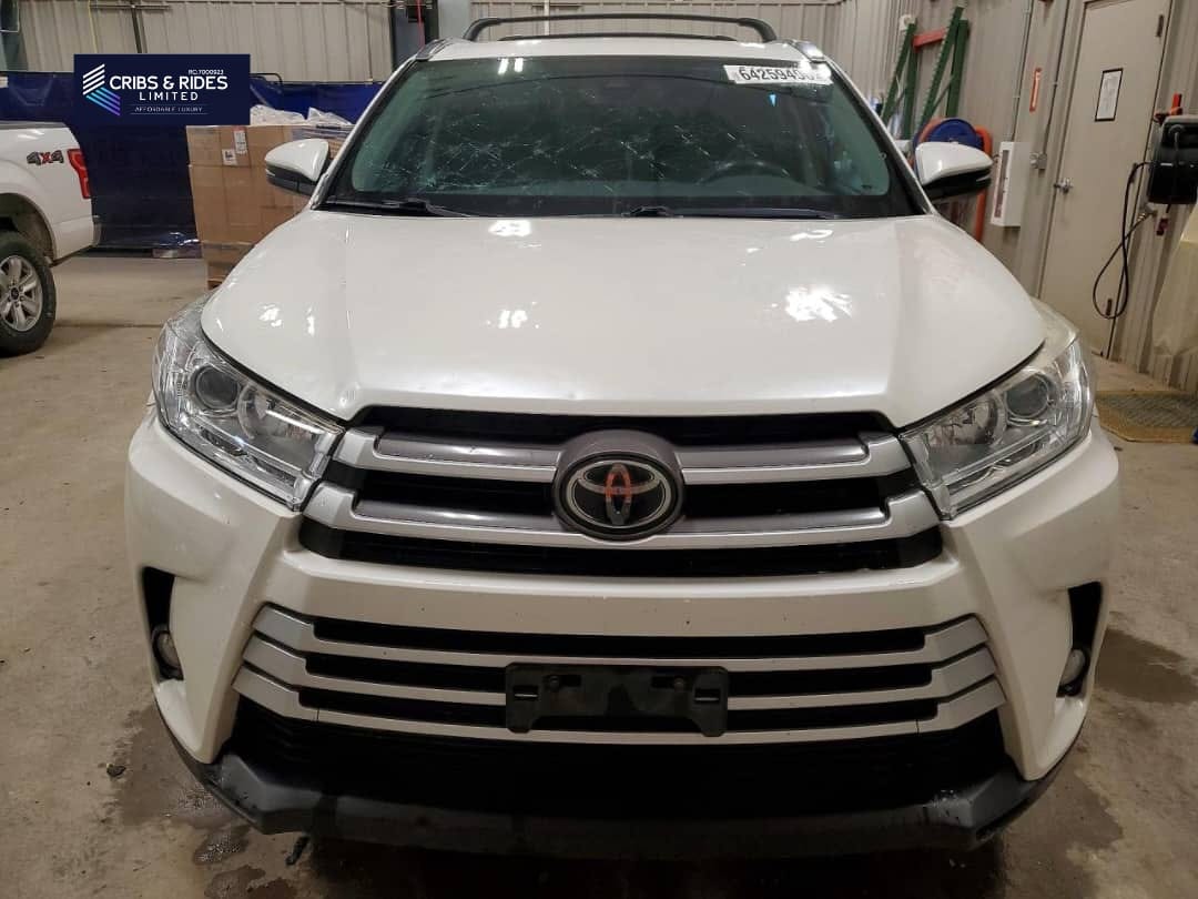 HIGHLANDER XLE (2018) available in Lekki