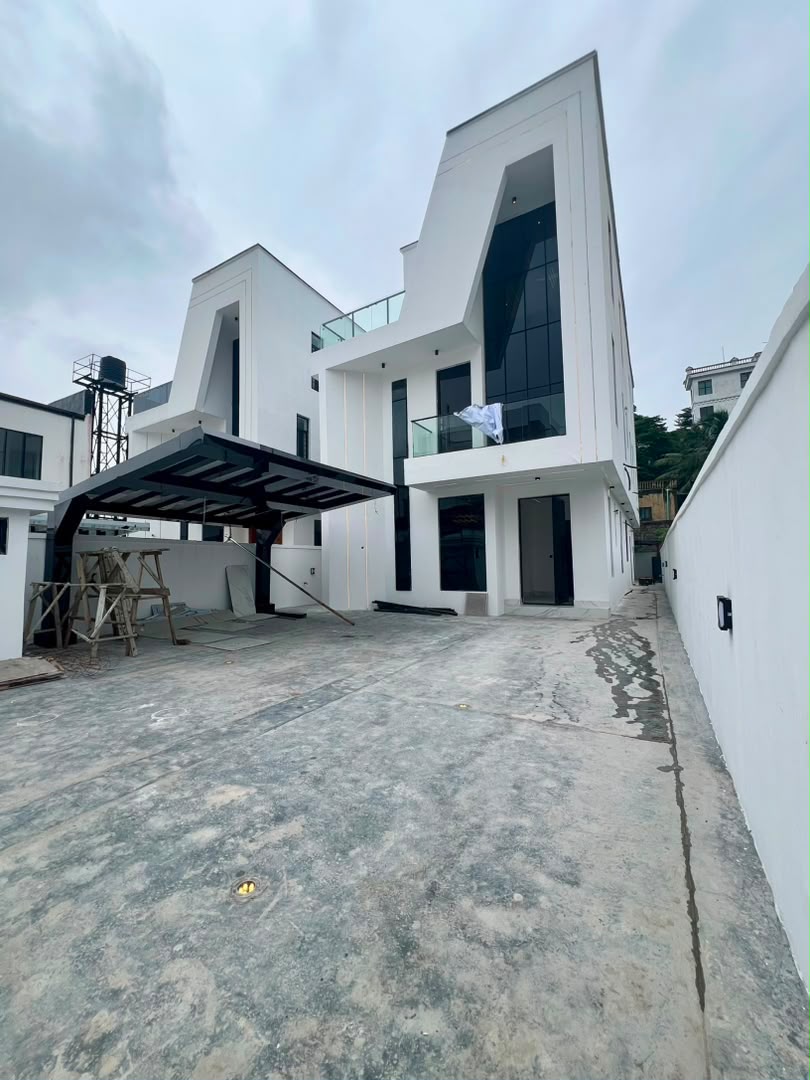 ⚜️**UNIQUELY DESIGNED 5 BED FULLY DETACHED HOME WITH CINEMA, HOME OFFICE, GYM, POOL AND ROOFTOP TERRACE*⚜️